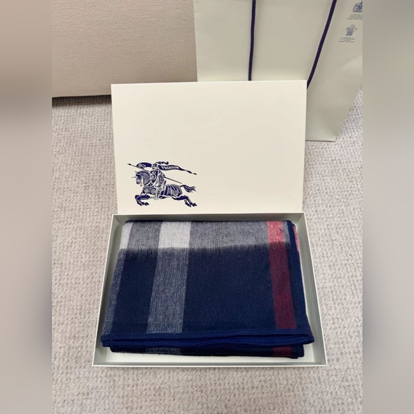 Burberry Blue Reversible Check Cape - Picture 5 of 9